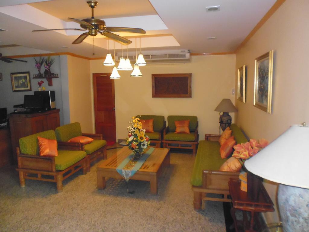 Villa Oranje Pattaya Luaran gambar