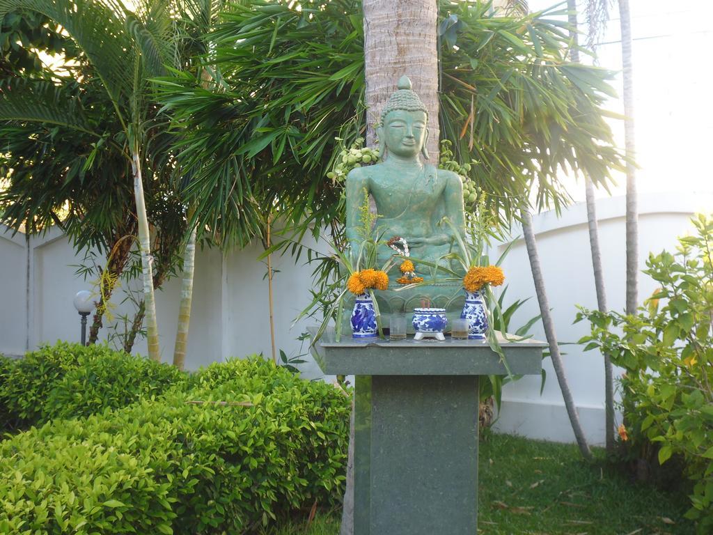 Villa Oranje Pattaya Luaran gambar